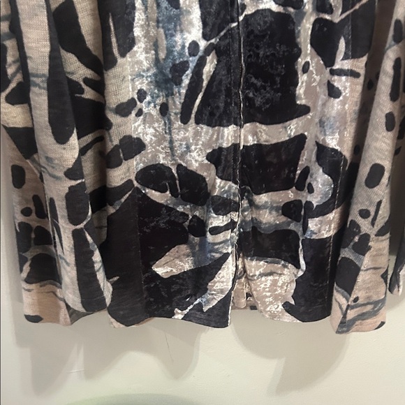 Abstract Patterned Women's Jacket with Hood - Picture 8 of 10